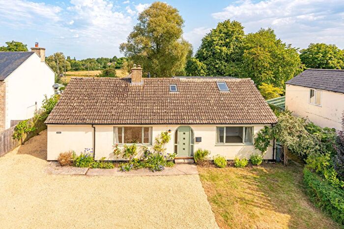 4 Bedroom Bungalow For Sale In Upper Minety, Malmesbury, SN16