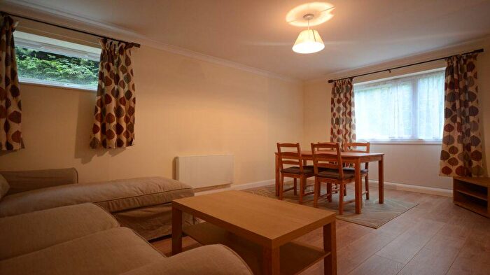 2 Bedroom Flat To Rent In Trafalgar Court, Southcote Road, Reading, RG30