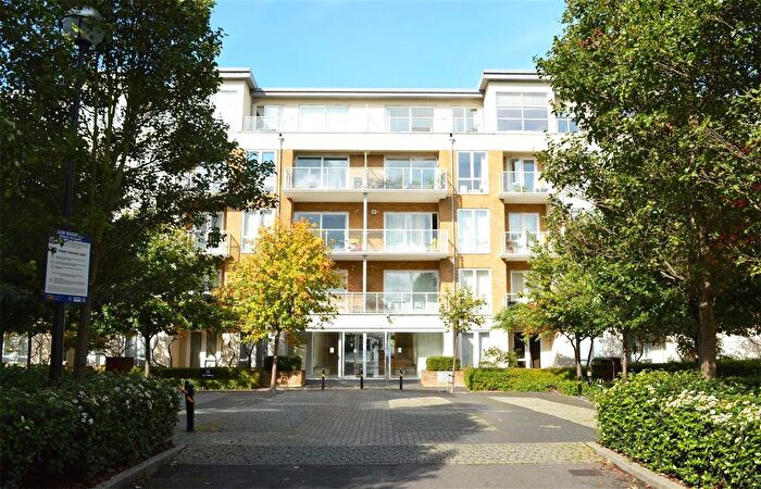 2 Bedroom Flat To Rent In Aura House, Richmond, TW9