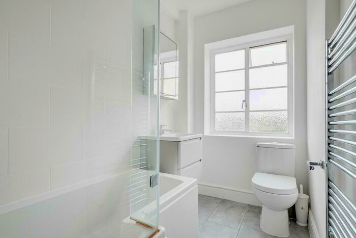 2 Bedroom Apartment To Rent In Northwood Hall, N6