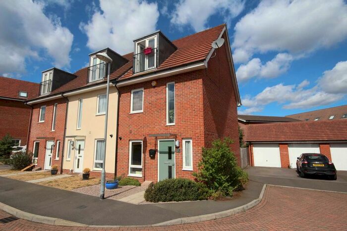 3 Bedroom Town House To Rent In Typhoon Close, Bracknell, RG12