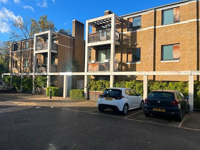 2 Bedroom Apartment To Rent In Highwood Court, Highbury Crescent, N5