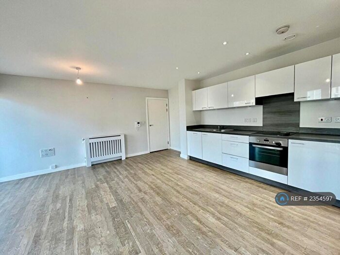 2 Bedroom Flat To Rent In Connersville Way, Croydon, CR0