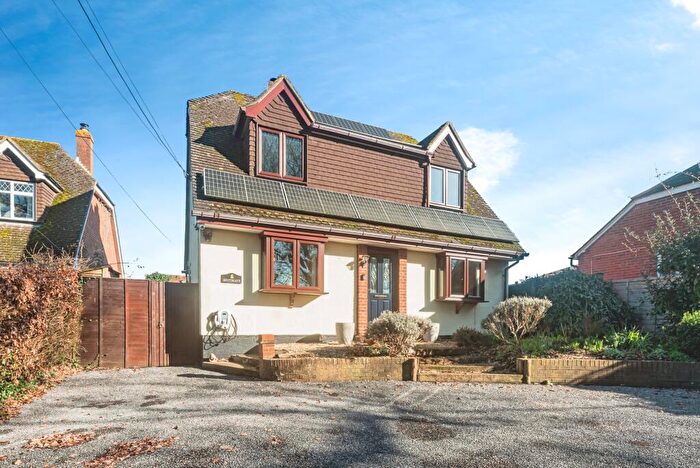 4 Bedroom Detached House For Sale In New Road, Tadley, RG26