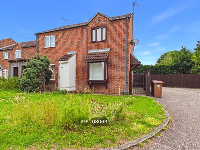 2 Bedroom End Terrace House To Rent In Walton Park, Peterborough, PE4
