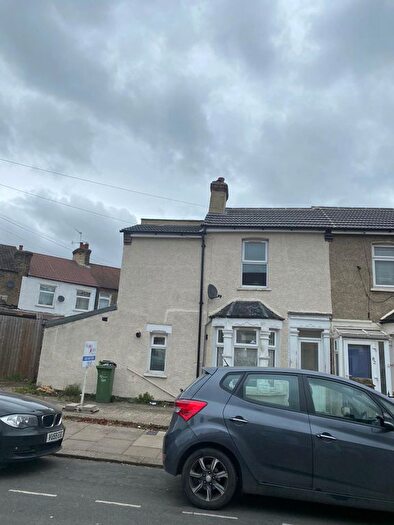 2 Bedroom Semi-detached House To Rent In Devon Road, IG11