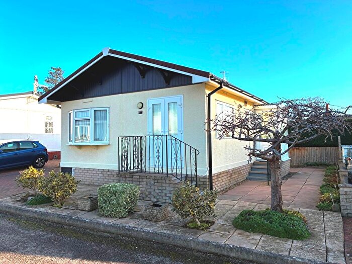 2 Bedroom Park Home For Sale In Parklands, Evesham, WR11