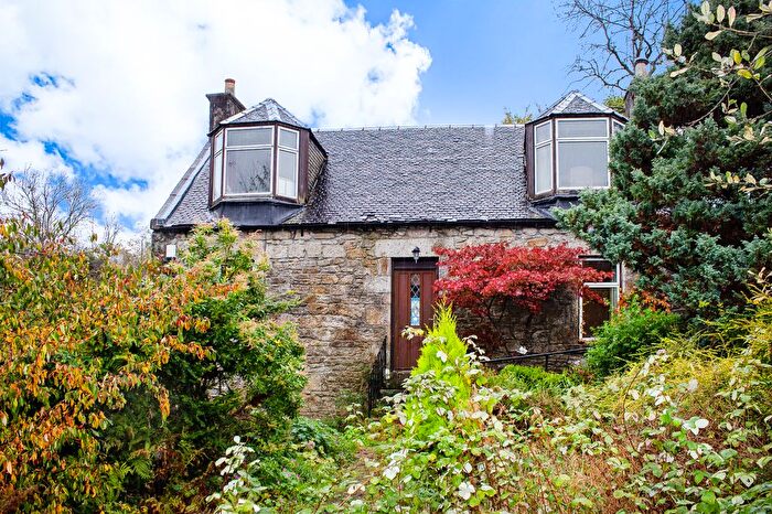 3 Bedroom Cottage For Sale In Kilbirnie Road, Lochwinnoch, PA12