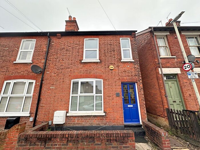 3 Bedroom Semi-Detached House For Sale In Grove Road, Chelmsford, CM2