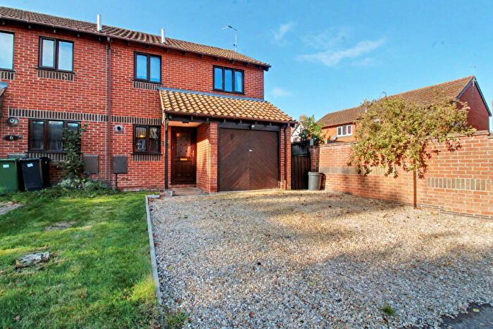 3 Bedroom End Of Terrace House For Sale In Anson Close, Norwich, NR9