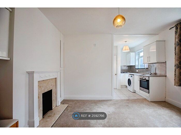 3 Bedroom Maisonette To Rent In South Park Road, London, SW19