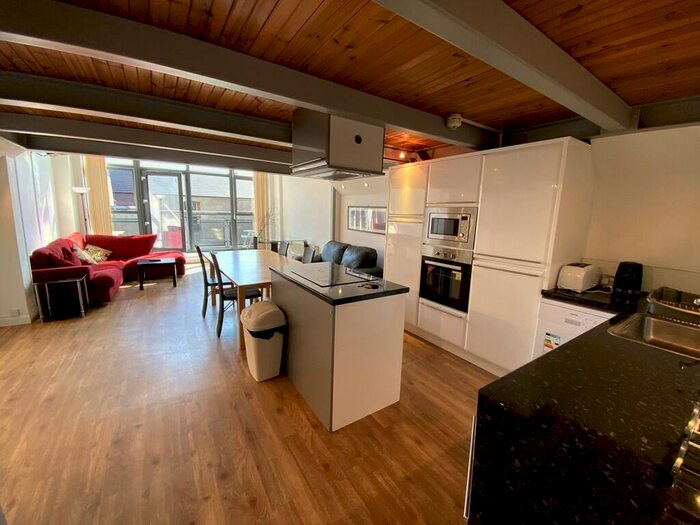 3 Bedroom Apartment To Rent In Crusader House, Thurland Street, NG1