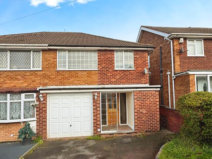 3 Bedroom Semi Detached House To Rent In Wideacre Drive, Birmingham, B44