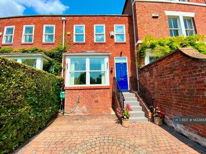 2 Bedroom Terraced House To Rent In The Groves, Chester, CH1