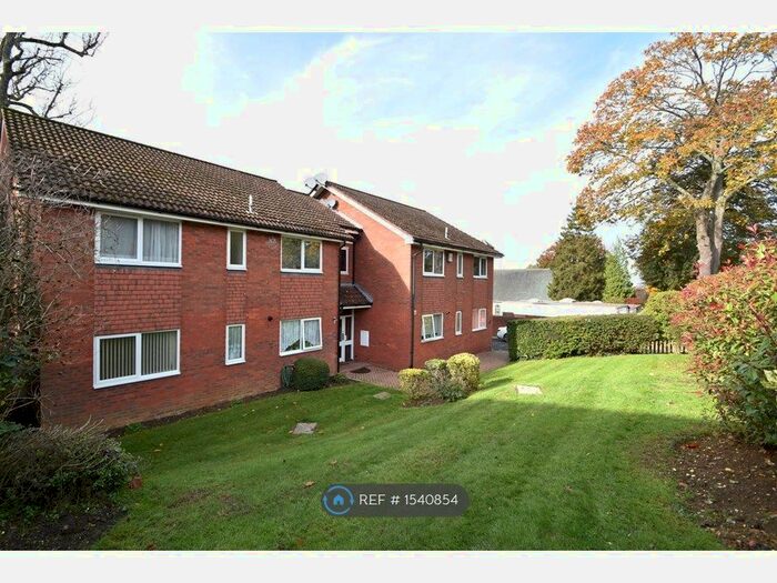 2 Bedroom Flat To Rent In The Avenue, Tadworth, KT20