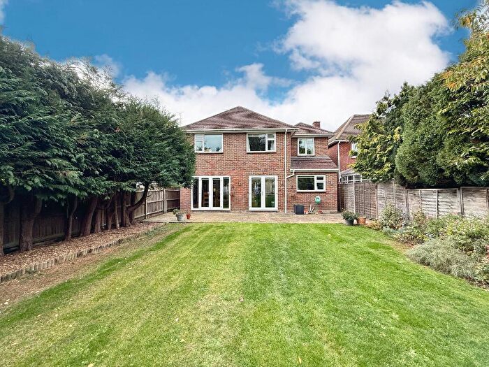 4 Bedroom Detached House For Sale In Blandford Avenue, Old Bedford Road Area, Luton, Bedfordshire, LU2