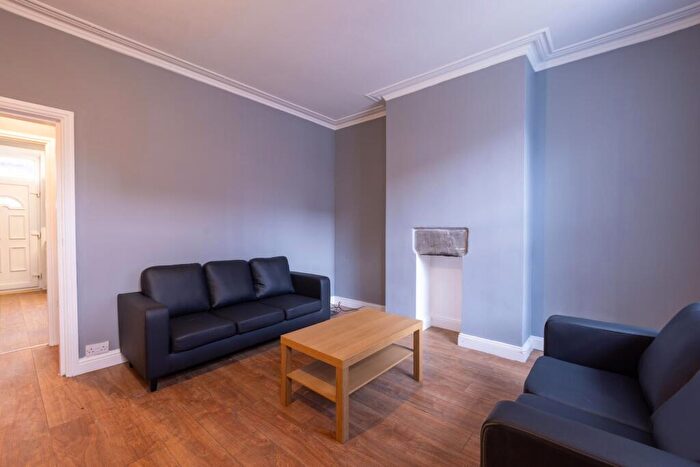 4 Bedroom House To Rent In Royal Park Road, Leeds, LS6