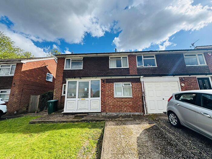 5 Bedroom End Of Terrace House For Sale In Parkfield Close, Crawley, RH11
