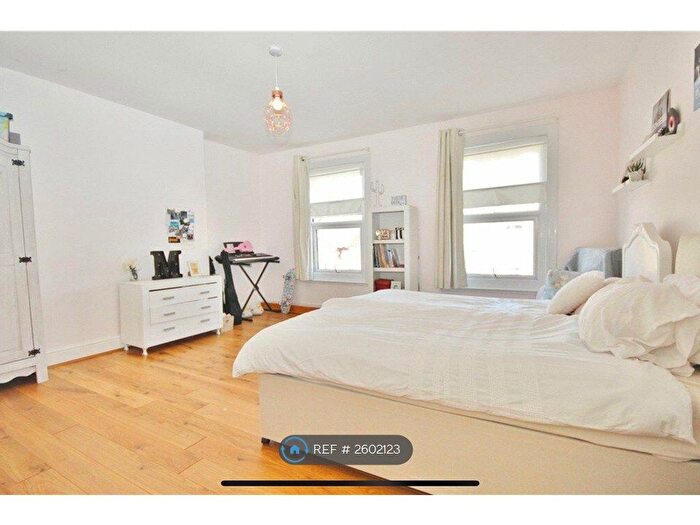 2 Bedroom Maisonette To Rent In Heath Road, Hounslow, TW3