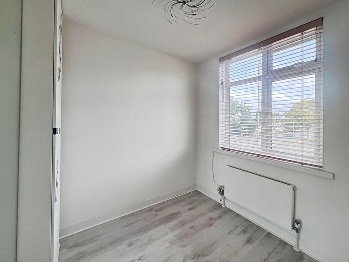 1 Bedroom Flat For Sale In Kingston Road, Epsom, KT19