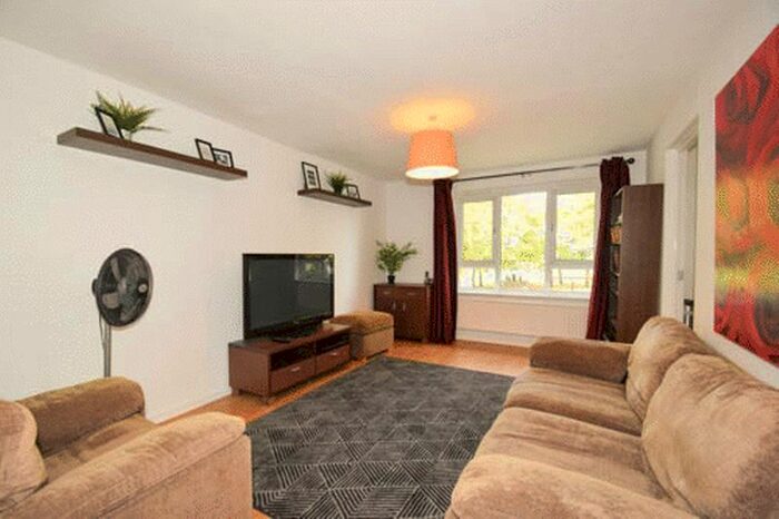 2 Bedroom Flat To Rent In Tintern Close, London, SW19