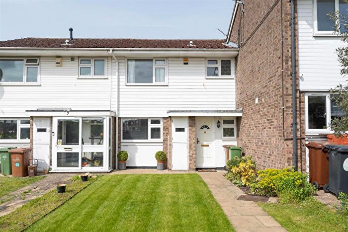 3 Bedroom House For Sale In Village Close, Highams Park, E4