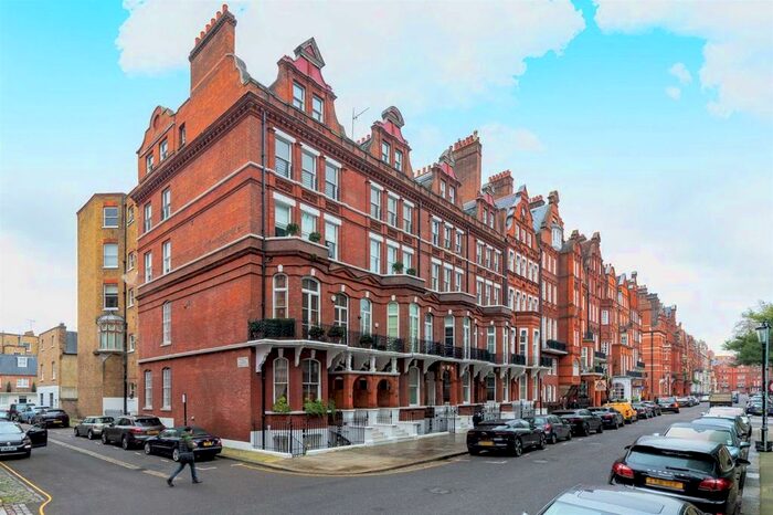 4 Bedroom Flat To Rent In Cadogan Square, London, SW1X