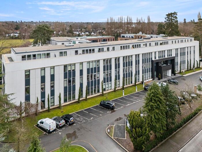 2 Bedroom Penthouse For Sale In Littleworth Road, Esher, KT10