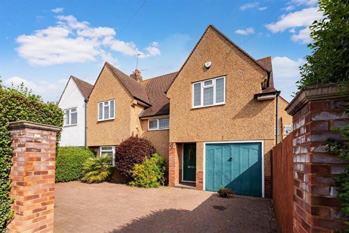 4 Bedroom Semi-Detached House To Rent In St. Georges Crescent, Slough, Berkshire, SL1