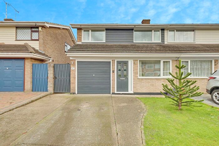 3 Bedroom Semi Detached House For Sale In Moreland Avenue, Benfleet, SS7