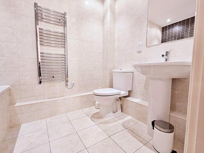 2 Bedroom Apartment To Rent In Mann Island, Liverpool, L3