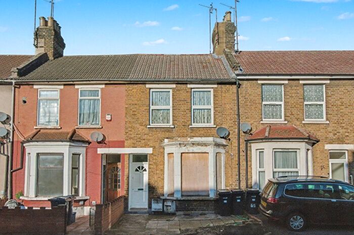 1 Bedroom Flat For Sale In Ley Street, Ilford, IG1