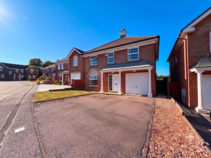4 Bedroom Detached House For Sale In Hayton Close, Luton, Bedfordshire, LU3
