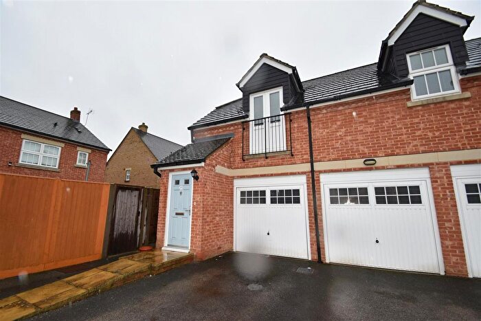 2 Bedroom Property To Rent In Weavers Orchard, Arlesey, SG15