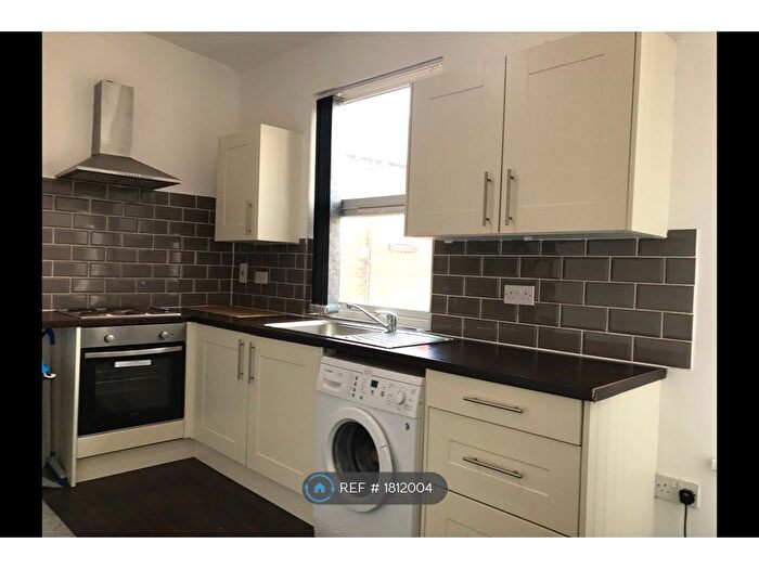 1 Bedroom Flat To Rent In Roundhay Road, Leeds, LS8