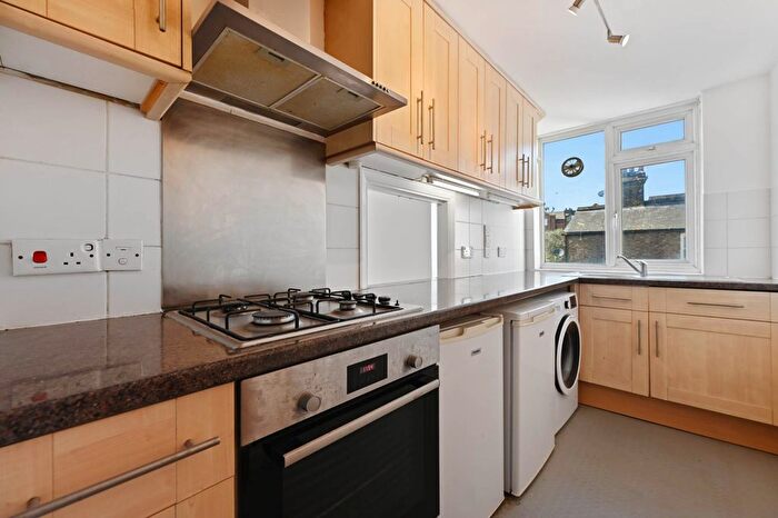 2 Bedroom Flat For Sale In Bagleys Lane, Fulham, London, SW6