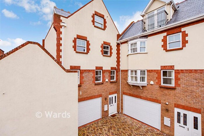 4 Bedroom Link Detached House For Sale In King Street, Margate, Kent, CT9