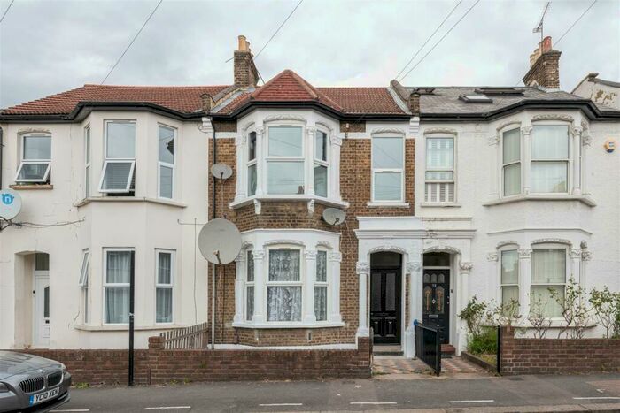 2 Bedroom Apartment To Rent In Hatherley Road, Walthamstow, E17