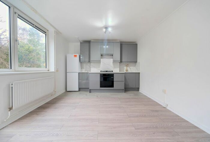 3 Bedroom Flat To Rent In Ramsdean House, Petersfield Rise, Roehampton, London, SW15