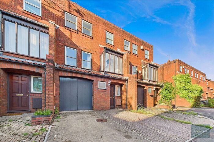 3 Bedroom Terraced House To Rent In Challoner Court, Bristol, BS1