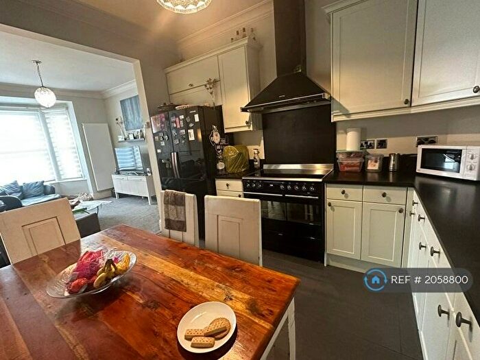 3 Bedroom Semi-Detached House To Rent In Oakleigh Road North, London, N20