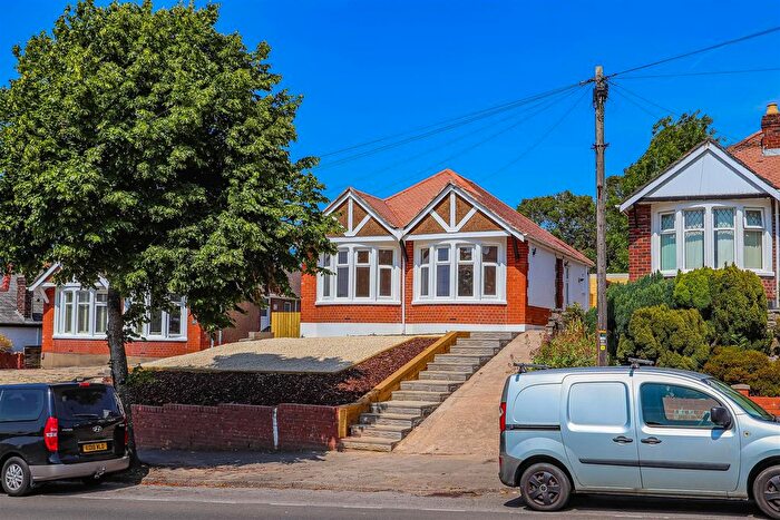 3 Bedroom Bungalow To Rent In Pontypridd Road, Barry, CF62