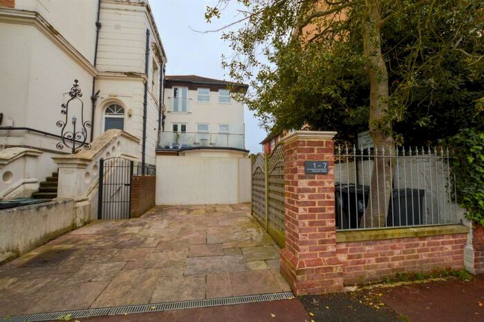 2 Bedroom Flat To Rent In Spencer Road, Eastbourne, BN21