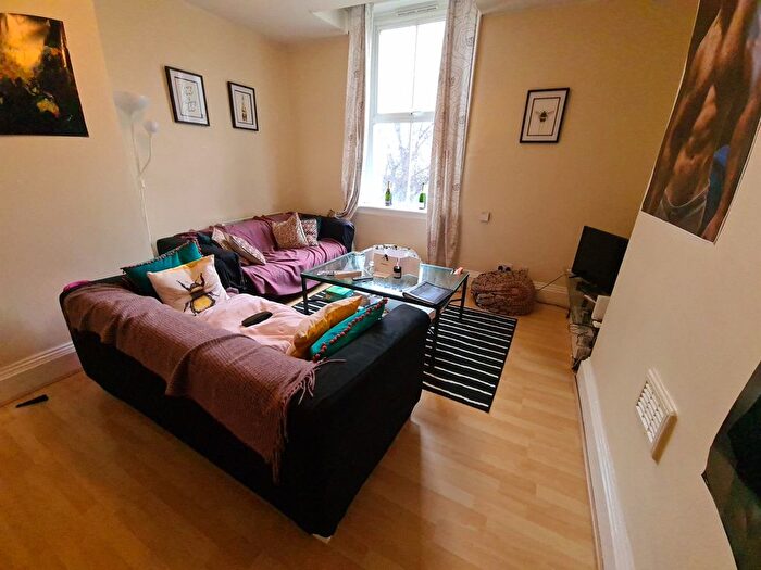 2 Bedroom Flat To Rent In Moorland Road, Leeds, LS6