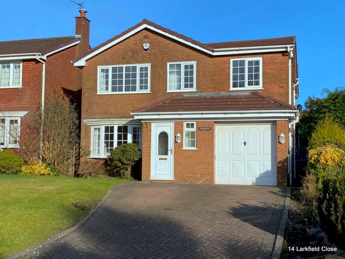 4 Bedroom Detached House To Rent In Larkfield Close, Greenmount, Bury, BL8