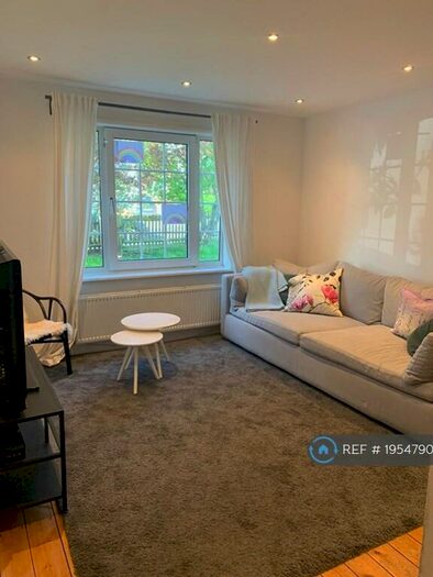 4 Bedroom Semi-Detached House To Rent In Grosvenor Road, London, N10