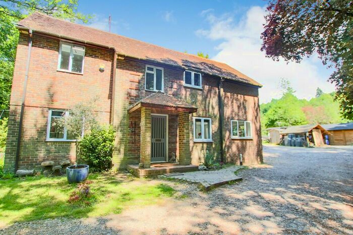 4 Bedroom Detached House For Sale In Copthorne Road, RH19