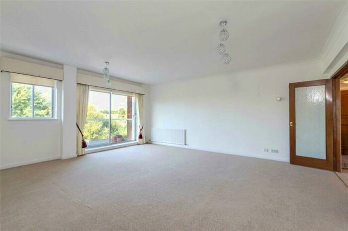 2 Bedroom Apartment To Rent In Oak Lodge Close, Stanmore, HA7