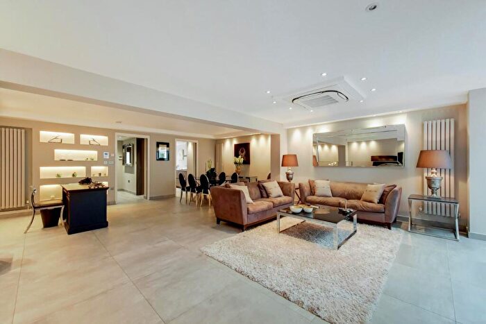 4 Bedroom Detached House To Rent In Court Close, St Johns Wood, NW8