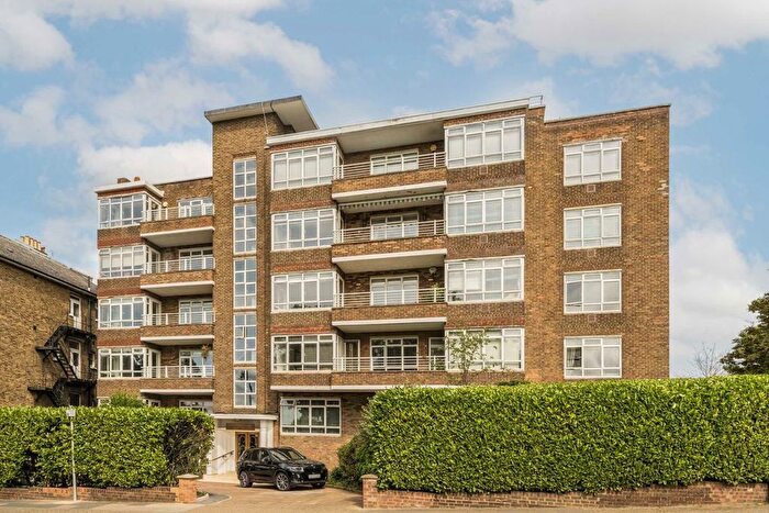 3 Bedroom Flat To Rent In Richmond Hill, Richmond, TW10